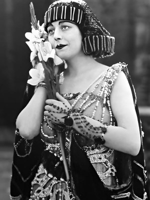 Seena Owen