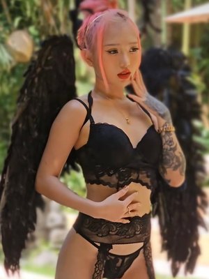 Tiny Model Thuy