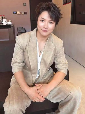 Weili Zhang