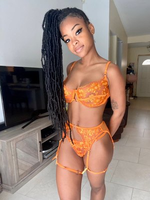 Zuri Bella Rose