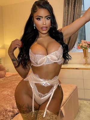 Chloe Saxon
