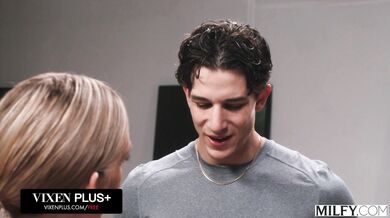 Skipping the treadmill for a high-intensity session, Sierra Spunk ensures her MILF pussy is absolutely pulverized by her fitness coach.