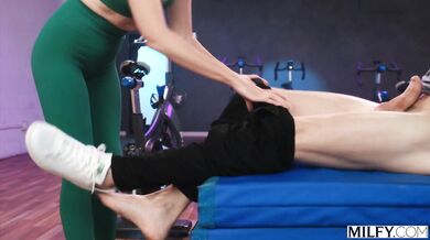 Skipping the treadmill for a high-intensity session, Sierra Spunk ensures her MILF pussy is absolutely pulverized by her fitness coach.