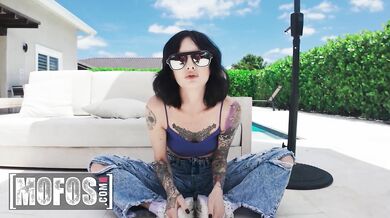 Outdoors sex with hot brunette slut