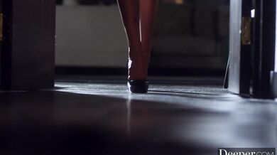 Melody Marks takes a hard pounding in a wild and sweaty one night stand