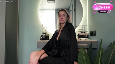 Step-mom rewards my confidence by taking my virginity in a steamy bedroom session