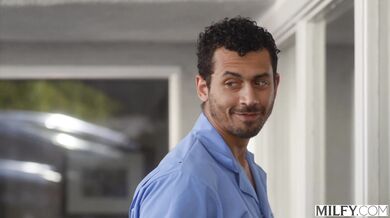 A stunning curvy MILF shows off her riding skills in the sun during an intense poolside session