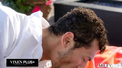 A stunning curvy MILF shows off her riding skills in the sun during an intense poolside session