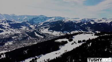 Marina Gold displays a perfect wide gape