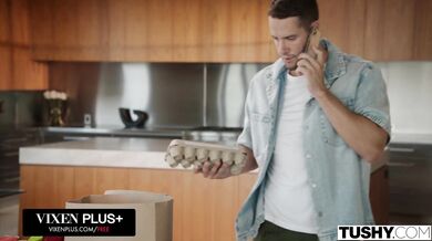 Marina Gold displays a perfect wide gape