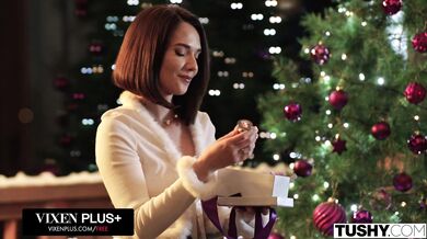 Anal obsessed Eve Sweet seduces Clemence Audiard and her boyfriend